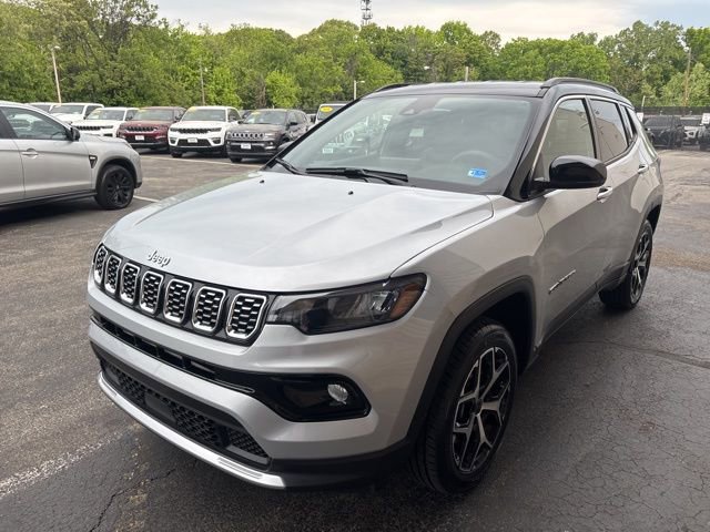 Used 2025 Jeep Compass Limited AWD/4WD image 4