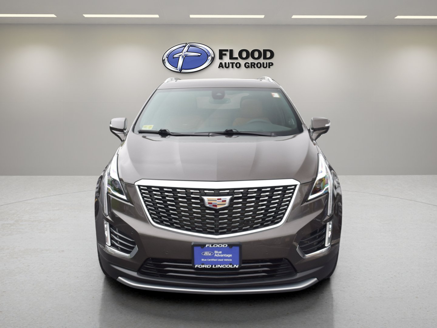 Used 2020 Cadillac XT5 Premium Luxury AWD/4WD image 2