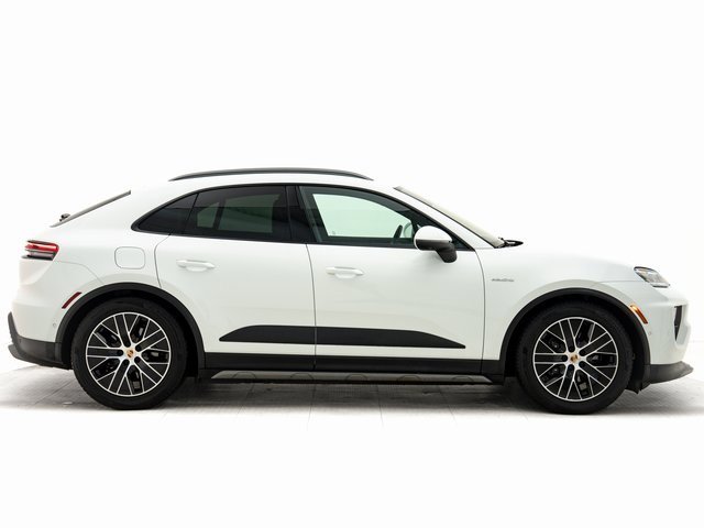 Certified 2025 Porsche Macan Electric image 31
