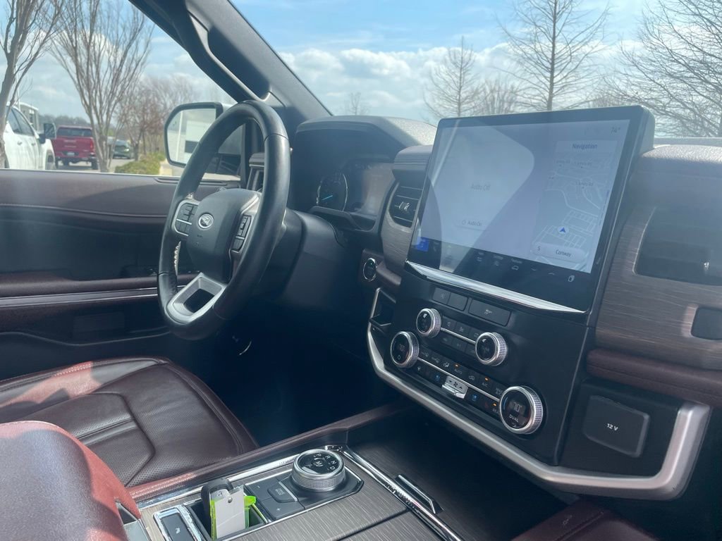 Used 2024 Ford Expedition Limited image 30