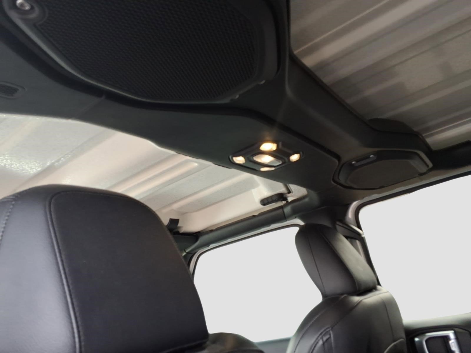 Used 2021 Jeep Wrangler Unlimited Sahara w/ LED Lighting Group AWD/4WD image 14