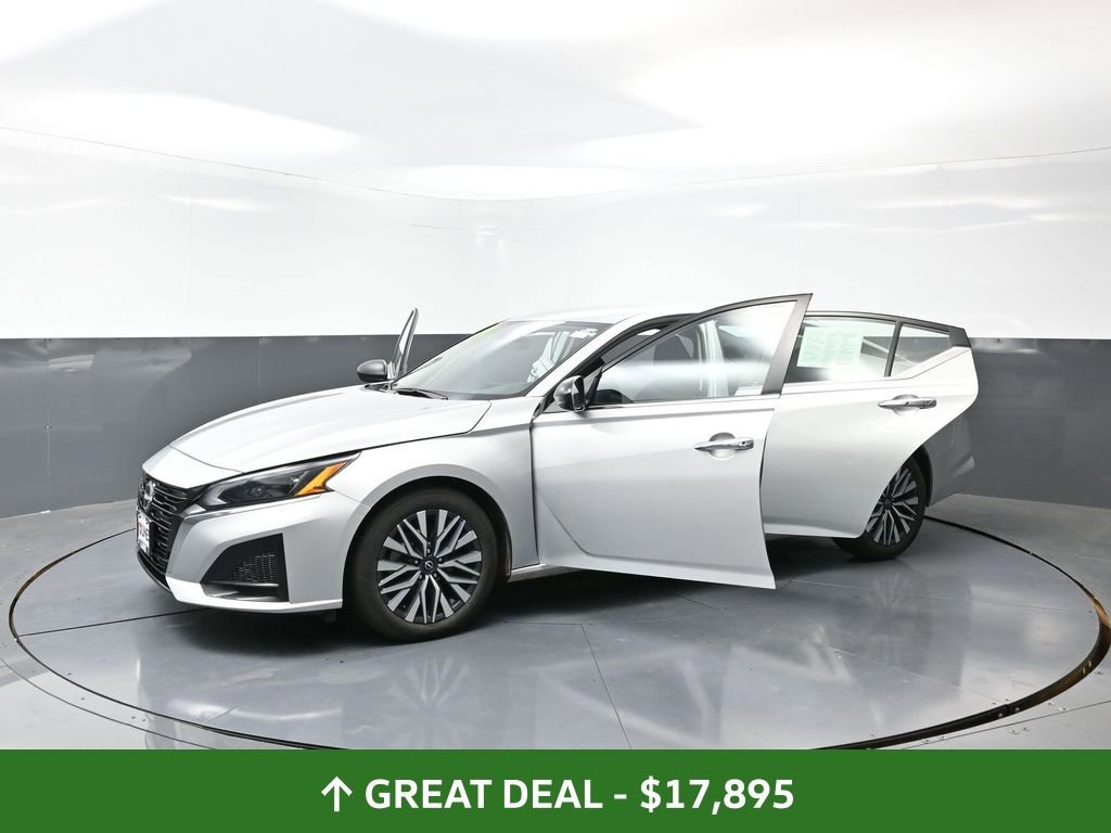 Used 2024 Nissan Altima 2.5 SV image 57