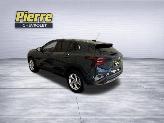 New 2026 Chevrolet Trax LS w/ LS Convenience Package FWD video 2