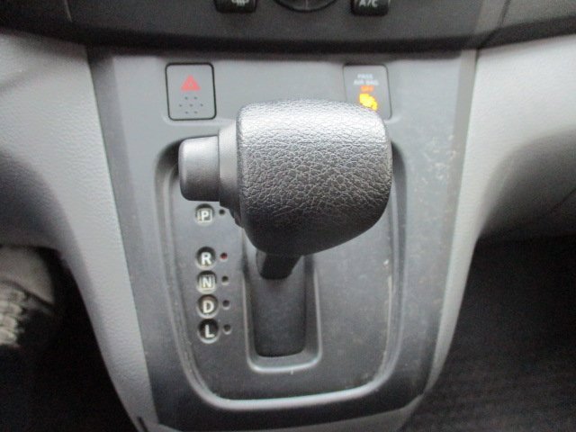 Used 2021 Nissan NV200 SV w/ Sliding Door Glass Package image 17