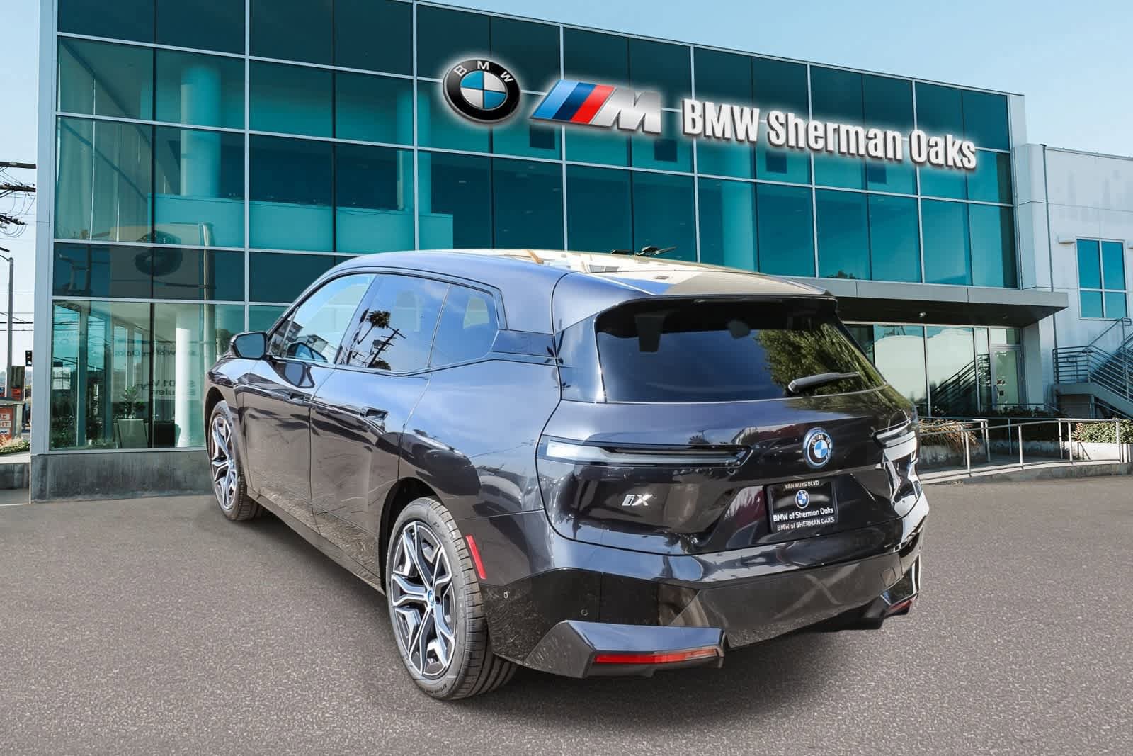 Certified 2024 BMW iX xDrive50 w/ Sport Package AWD/4WD image 6
