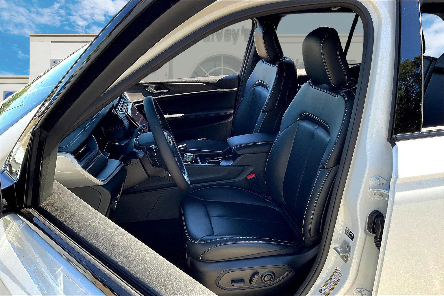 New 2025 Jeep Grand Cherokee Limited image 9