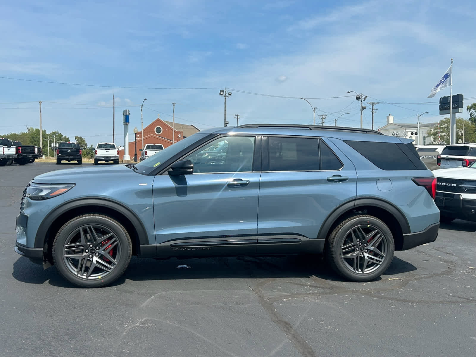 New 2025 Ford Explorer ST-Line