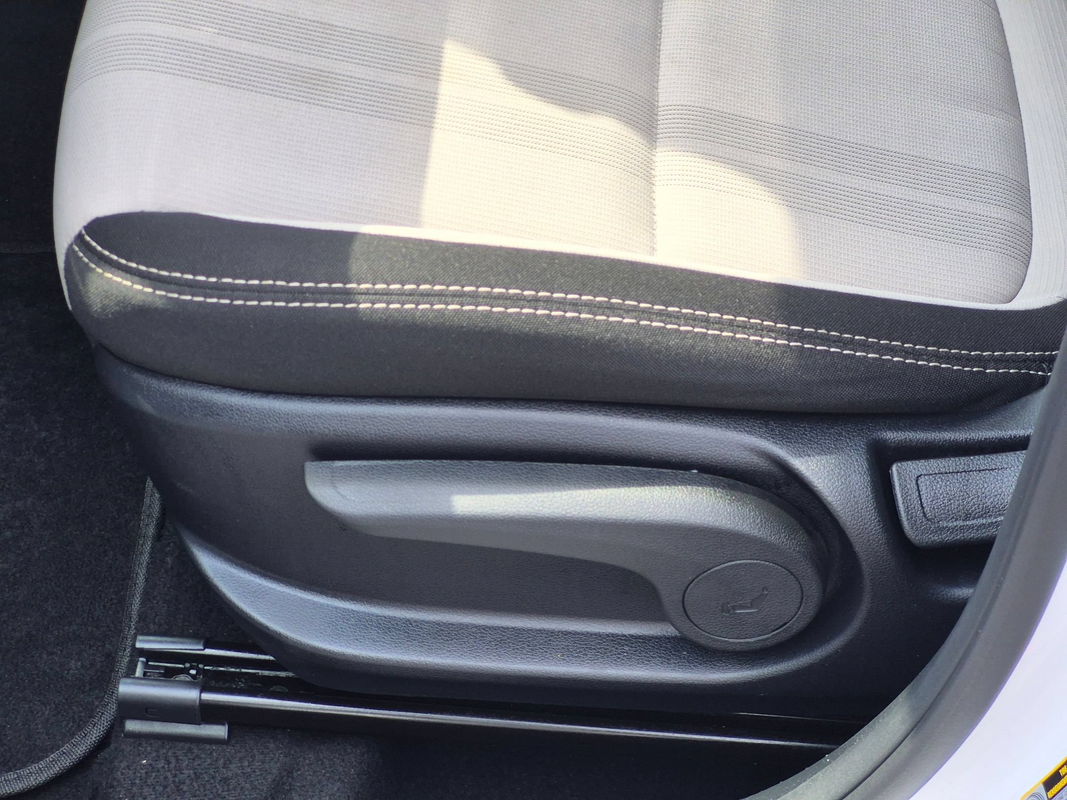 Used 2025 Hyundai Venue SEL FWD image 15