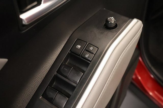 Used 2022 Toyota Highlander XLE AWD/4WD image 11