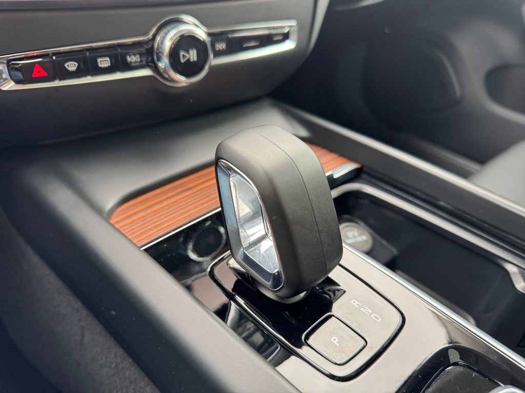 Certified 2025 Volvo V60 B5 Cross Country Plus image 14