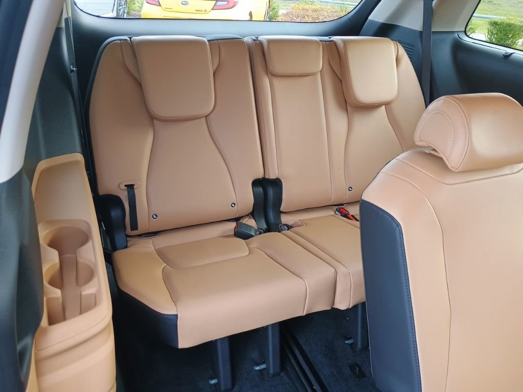 Used 2024 Kia Carnival EX image 20