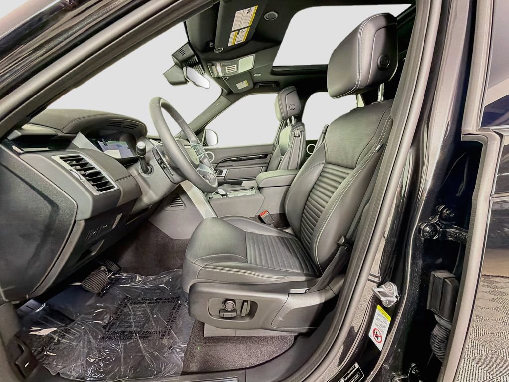 Certified 2025 Land Rover Discovery S AWD/4WD image 22
