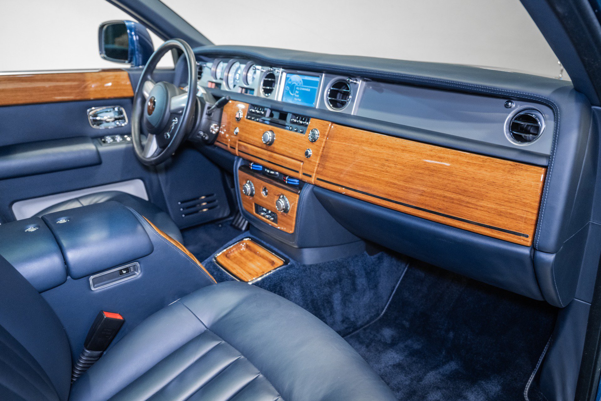 Used 2011 Rolls-Royce Phantom Sedan RWD image 49