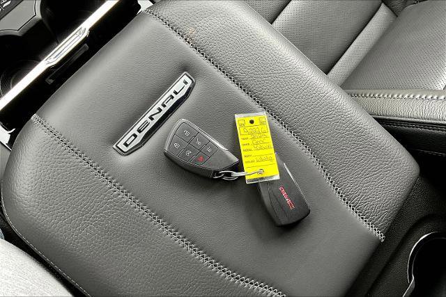 Used 2025 GMC Yukon XL Denali image 35