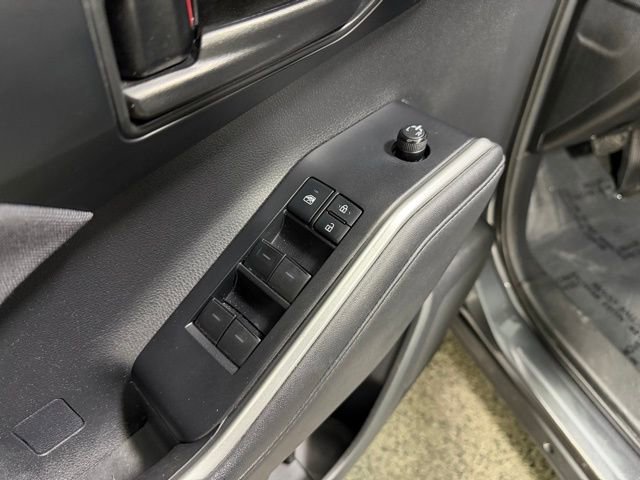 Used 2020 Toyota Highlander LE image 21