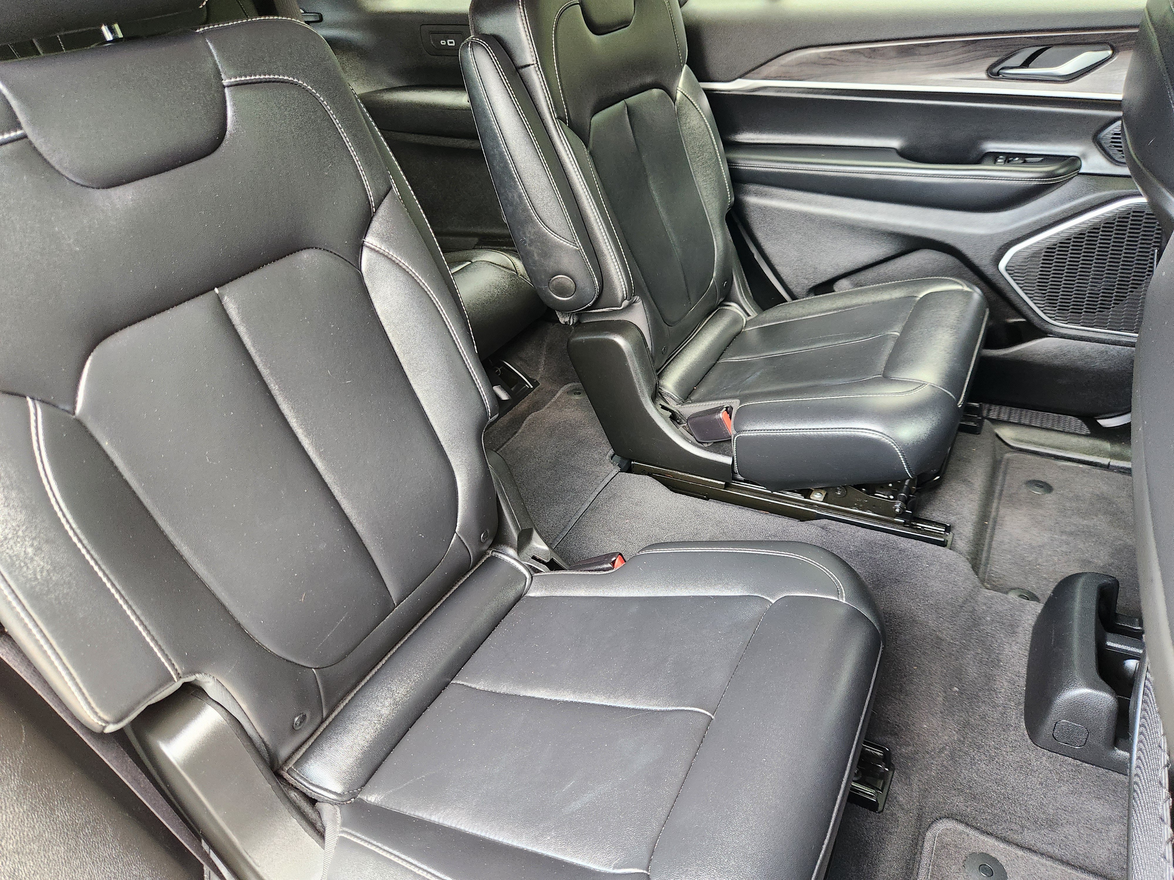 Used 2022 Jeep Grand Cherokee L Limited AWD/4WD image 18