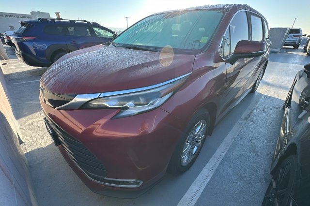 Used 2023 Toyota Sienna Platinum