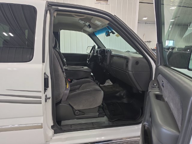 Used 2003 GMC Sierra 2500 SLE w/ Snow Plow Prep Package AWD/4WD image 26
