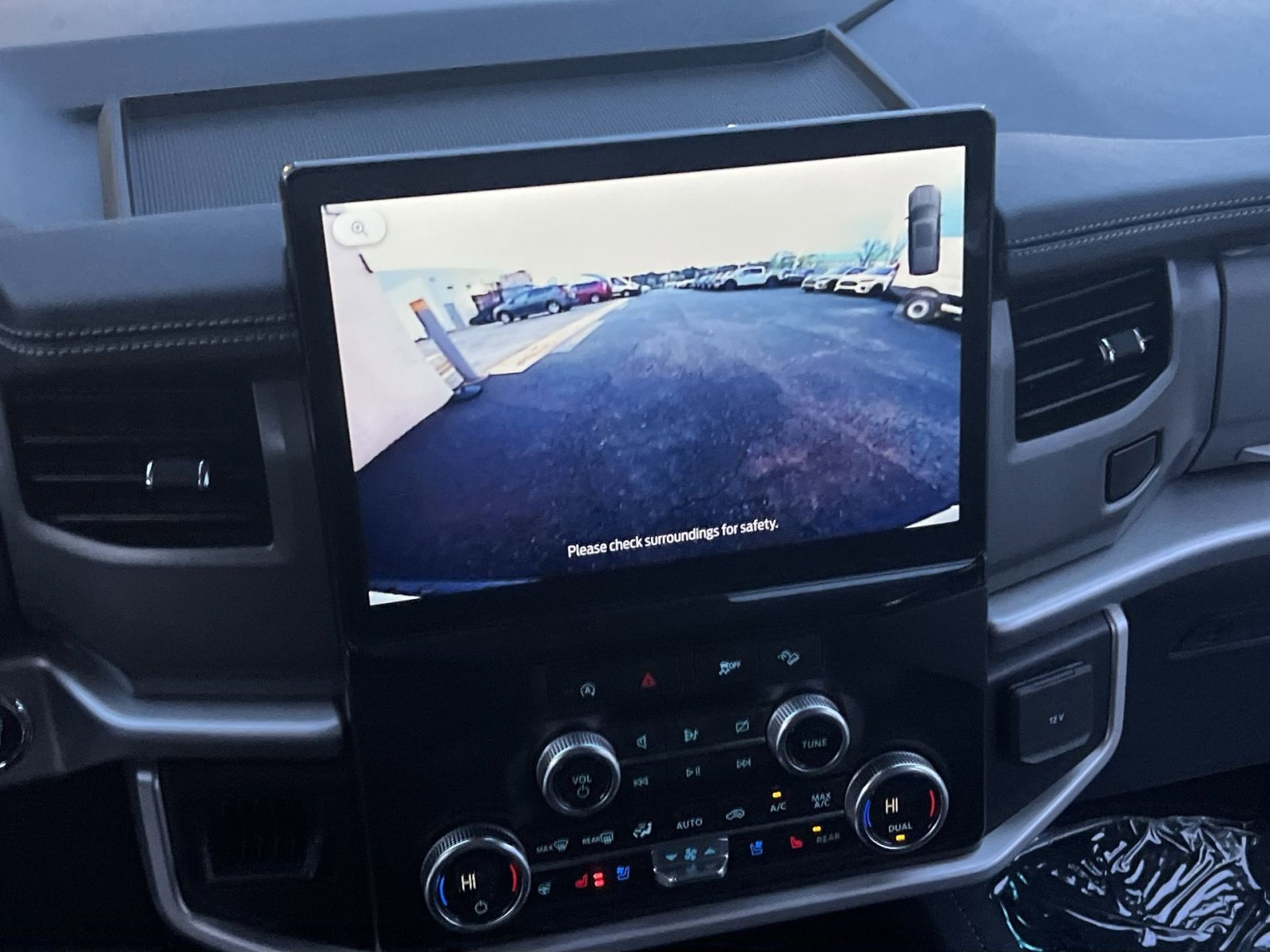 Used 2024 Ford Expedition XLT image 19
