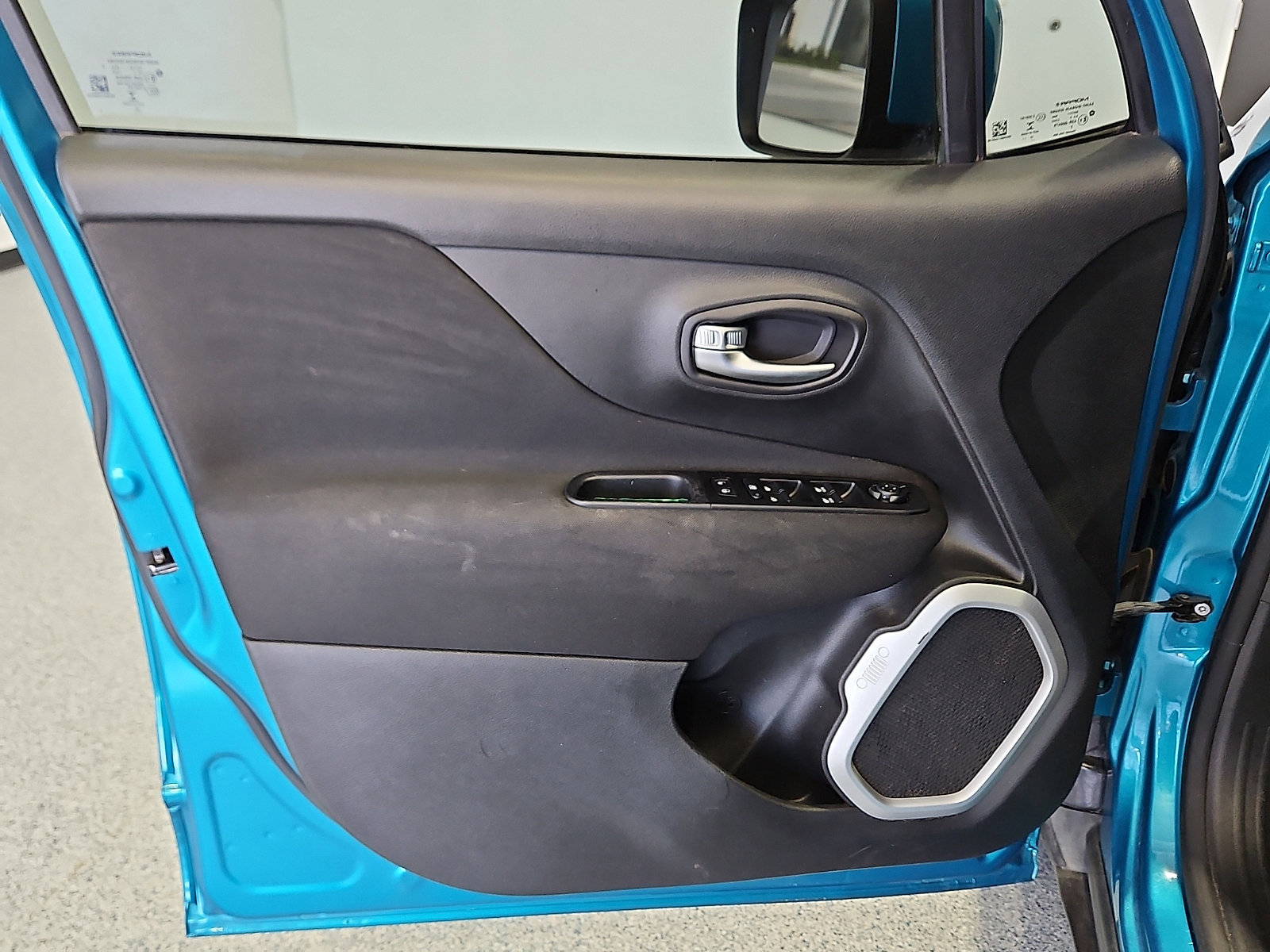 Used 2020 Jeep Renegade Latitude image 11