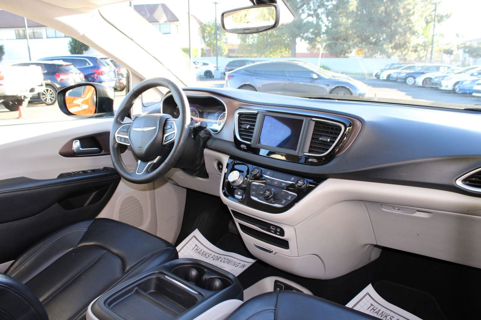 Used 2020 Chrysler Voyager Lxi image 14