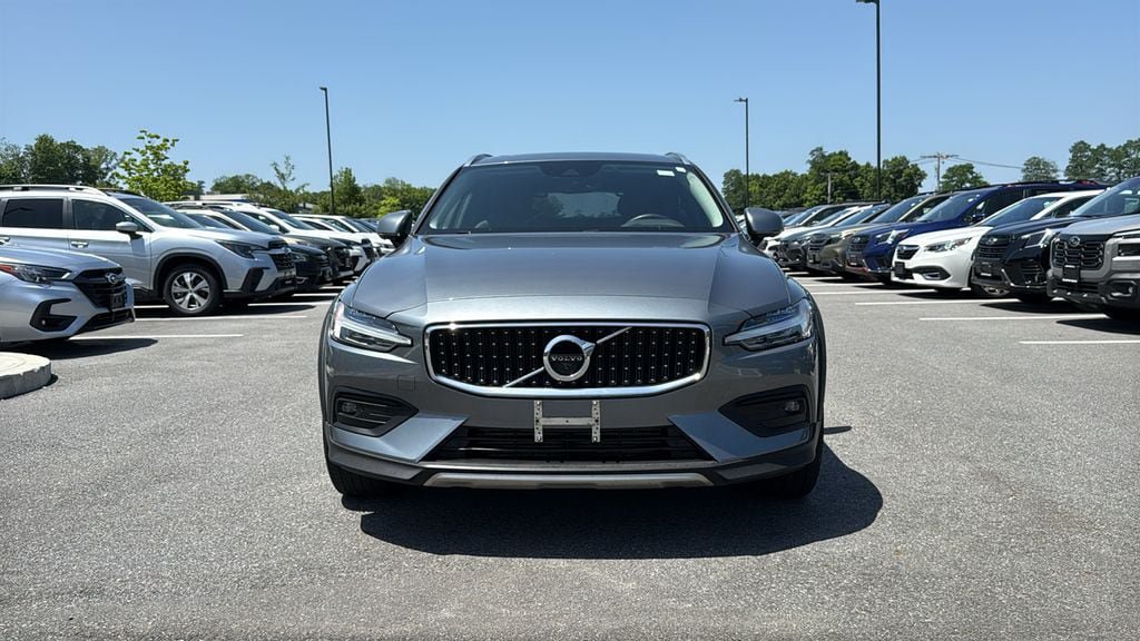 Used 2021 Volvo V60 T5 Cross Country w/ Advanced Package AWD/4WD image 2