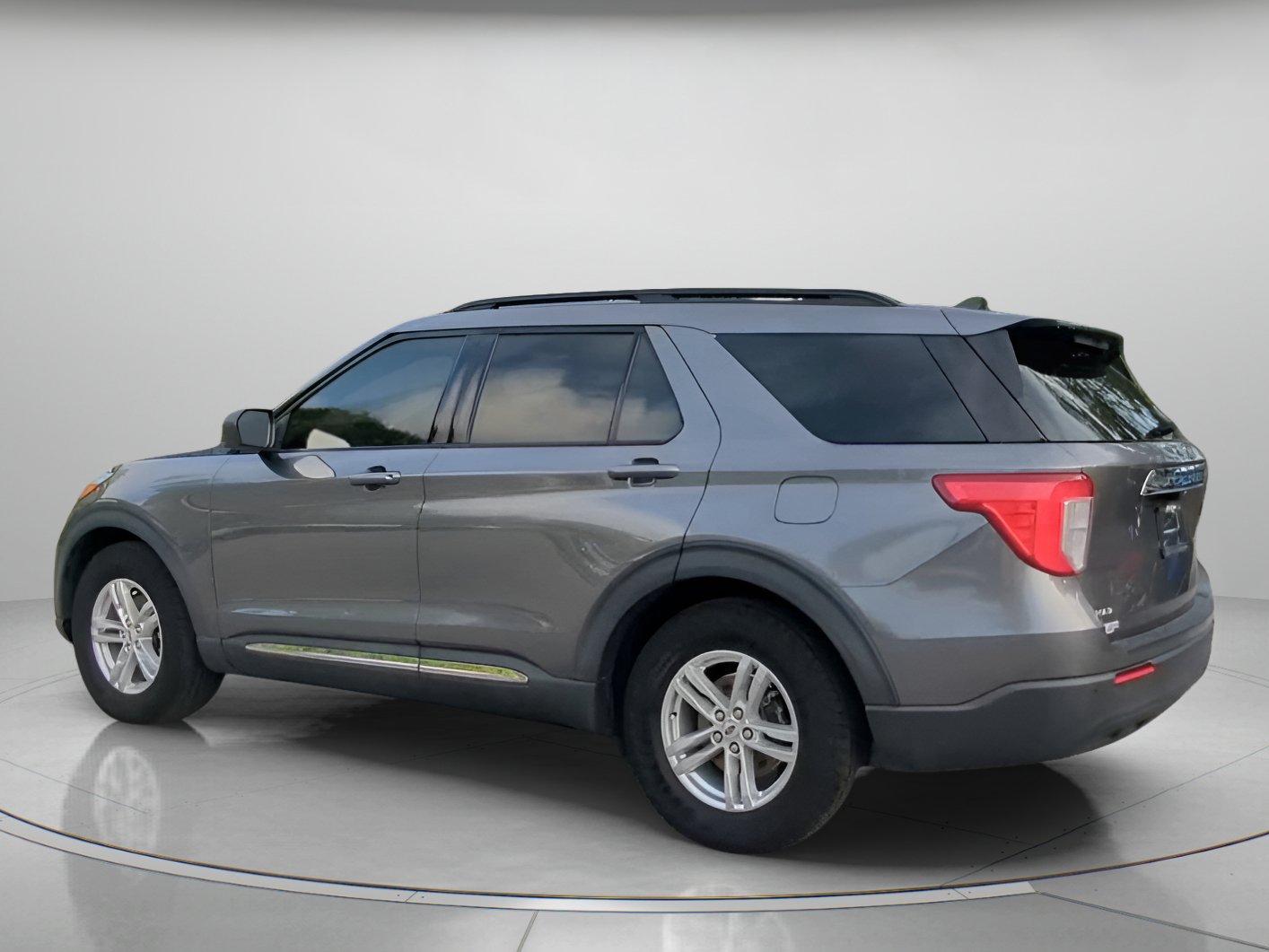 Certified 2021 Ford Explorer XLT RWD image 19
