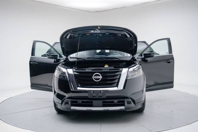 Used 2025 Nissan Pathfinder SL FWD image 17