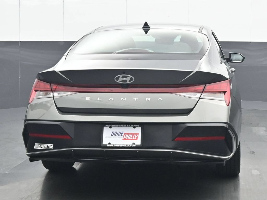 Used 2025 Hyundai Elantra SEL FWD image 5