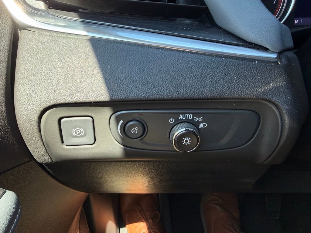 Used 2021 Buick Enclave Essence image 30