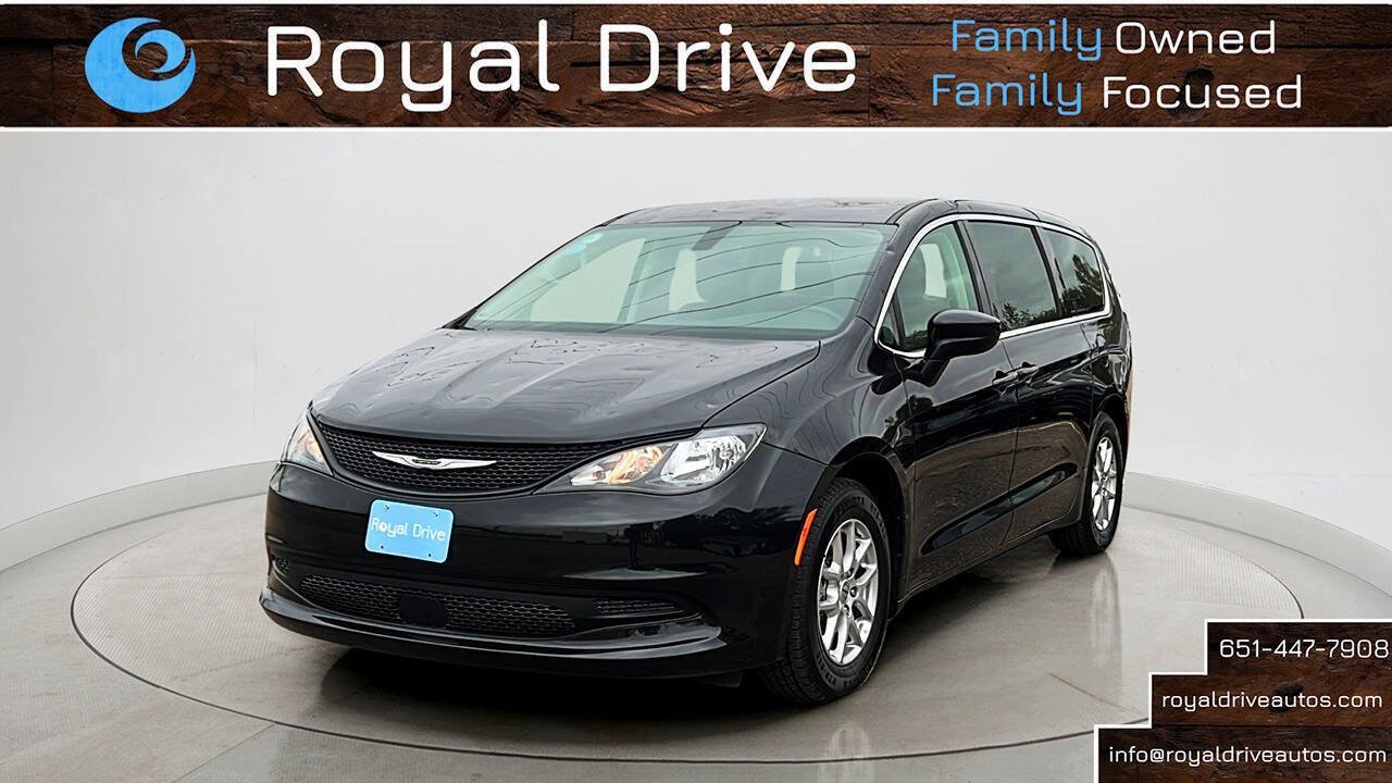 Used 2022 Chrysler Voyager LX FWD image 1