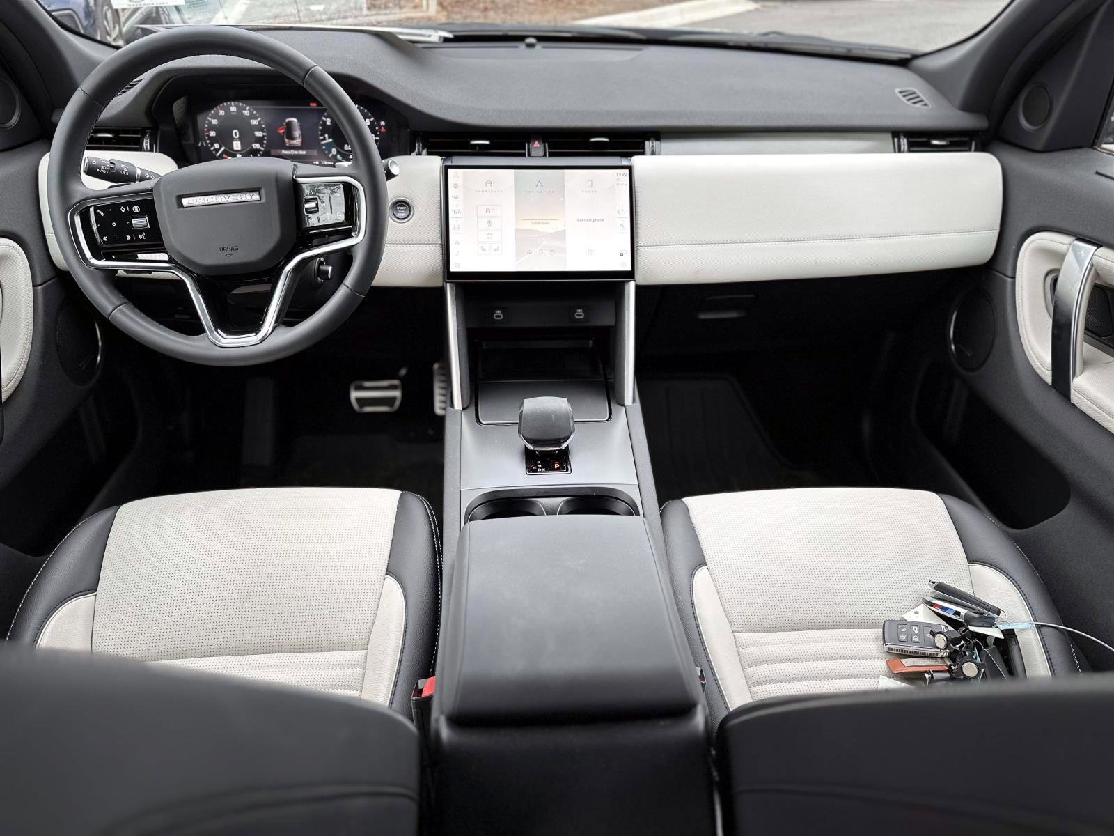 New 2025 Land Rover Discovery Sport Dynamic SE image 11