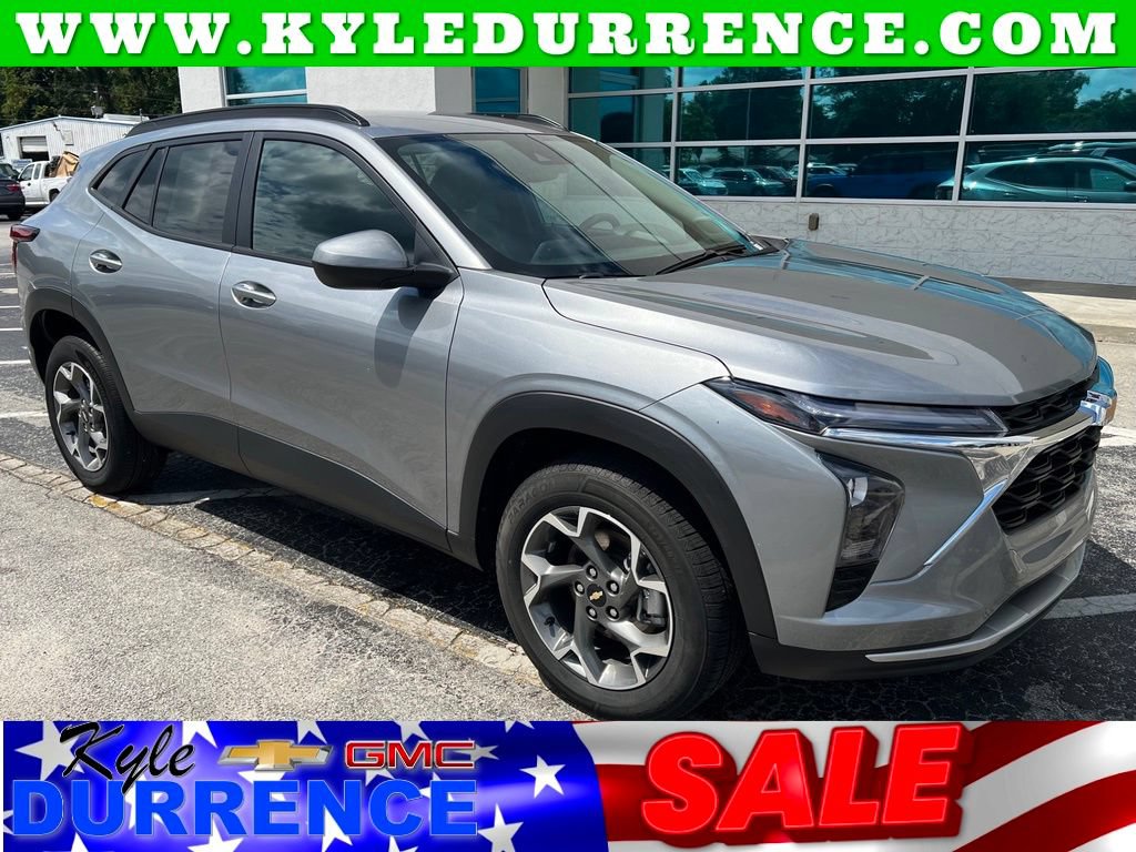 Used 2025 Chevrolet Trax LT FWD image 1