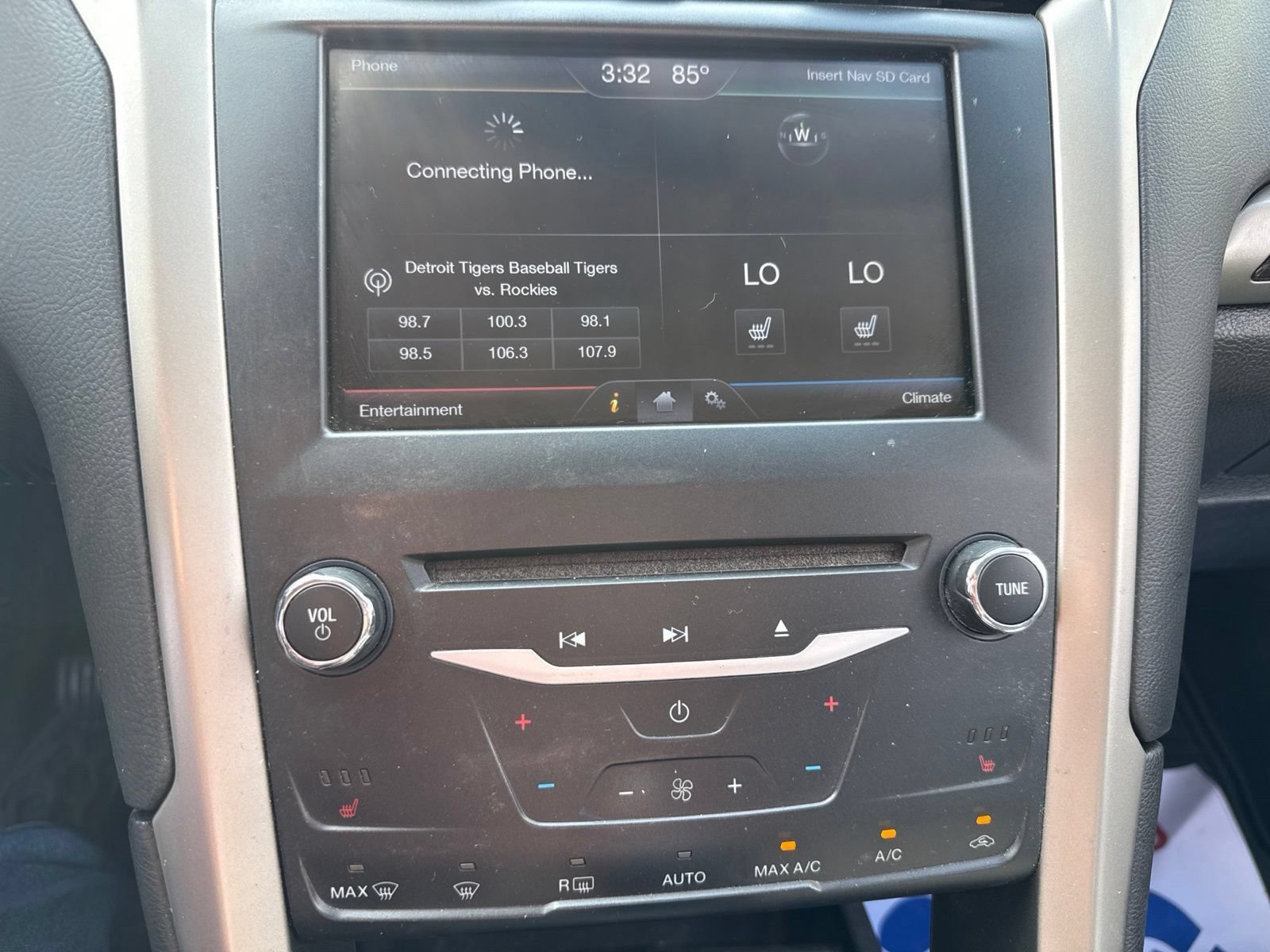 Used 2015 Ford Fusion SE w/ Equipment Group 202A FWD image 23
