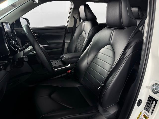 Used 2020 Toyota Highlander XLE image 14