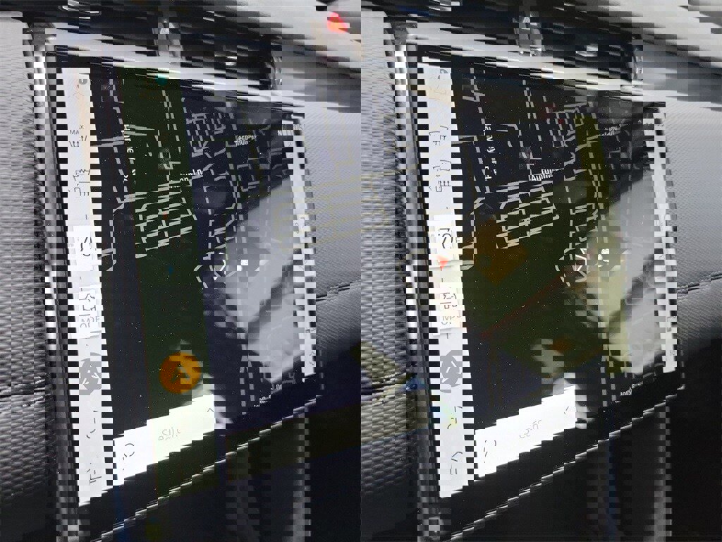 New 2024 Land Rover Discovery Sport Dynamic SE image 33