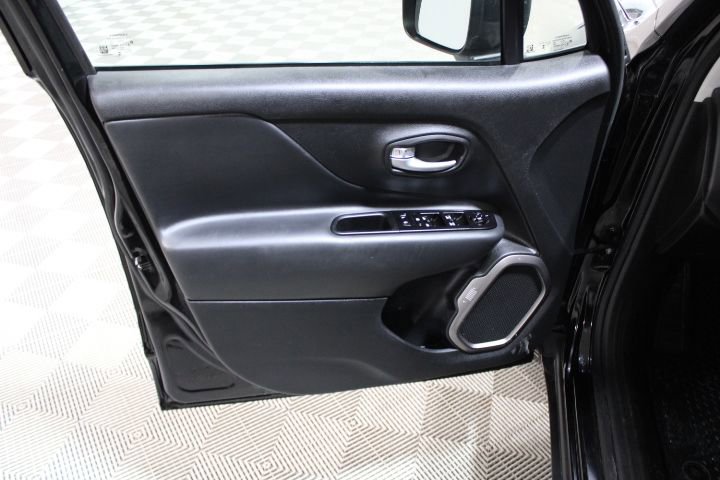 Used 2023 Jeep Renegade Latitude image 14