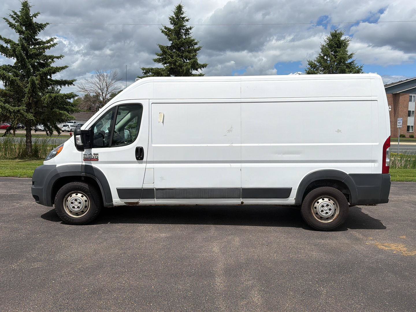 Used 2017 RAM ProMaster 2500 w/ Premium Appearance Group FWD image 4