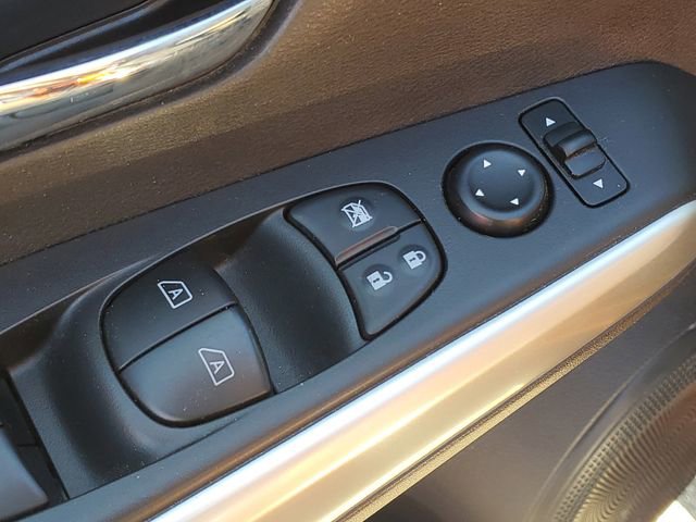 Used 2020 Nissan Kicks SR image 19