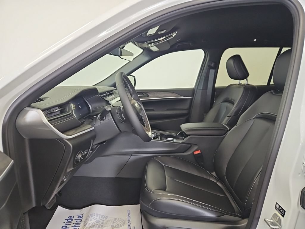 New 2026 Jeep Grand Cherokee Limited AWD/4WD image 3