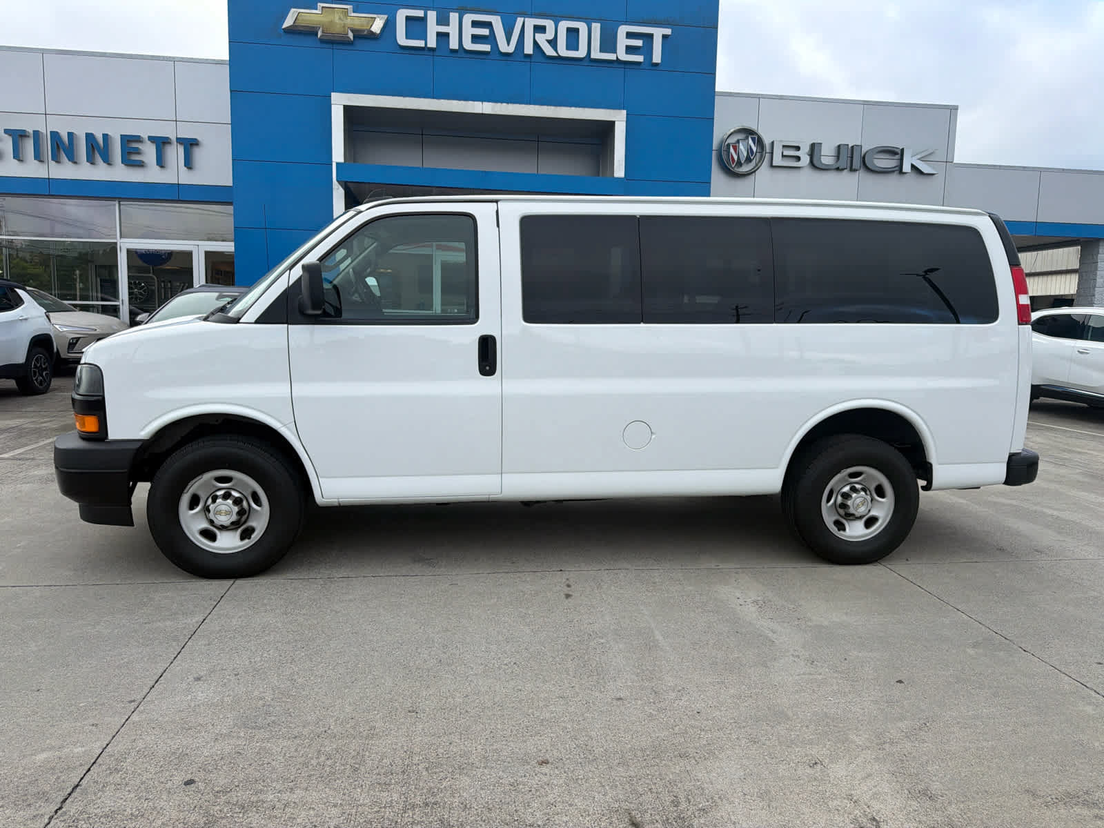 Used 2023 Chevrolet Express 3500 LS RWD image 2
