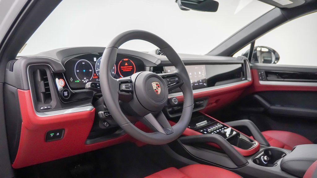 New 2025 Porsche Cayenne Coupe image 4