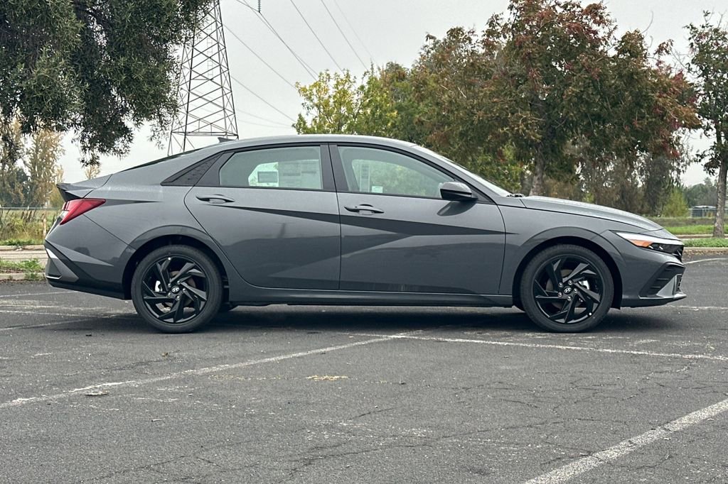 New 2026 Hyundai Elantra Sport image 3