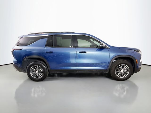 Used 2025 Chevrolet Traverse LT FWD image 11
