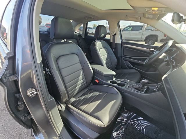 Used 2024 Volkswagen Jetta SE w/ Panoramic Sunroof Package image 17