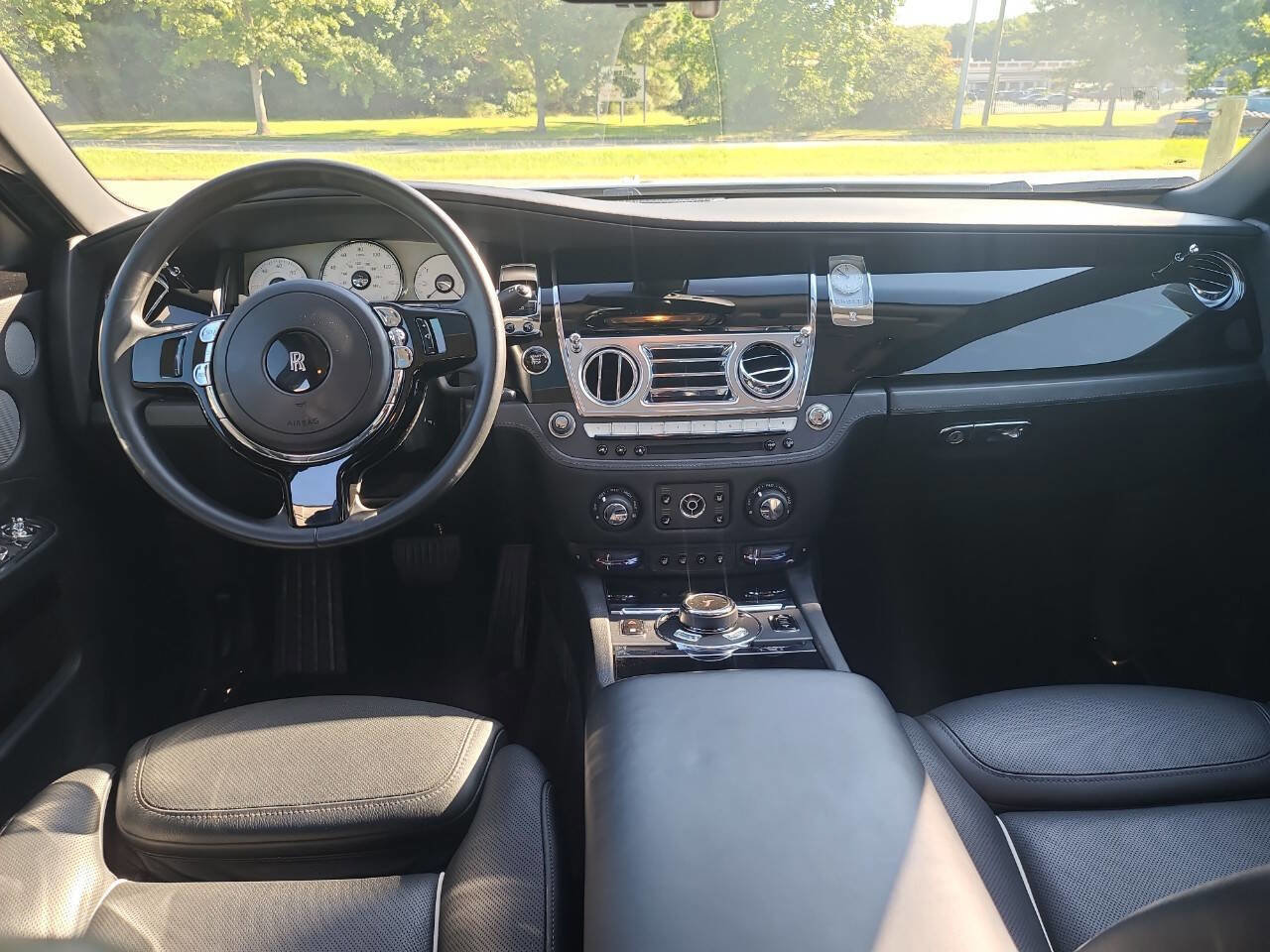 Used 2015 Rolls-Royce Ghost image 36