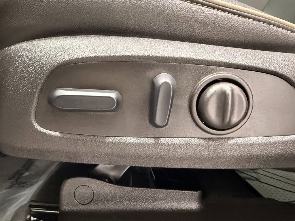 Used 2024 Chevrolet Traverse Premier image 27