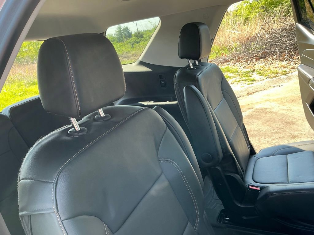 Used 2020 Chevrolet Traverse LT w/ LT Premium Package image 17