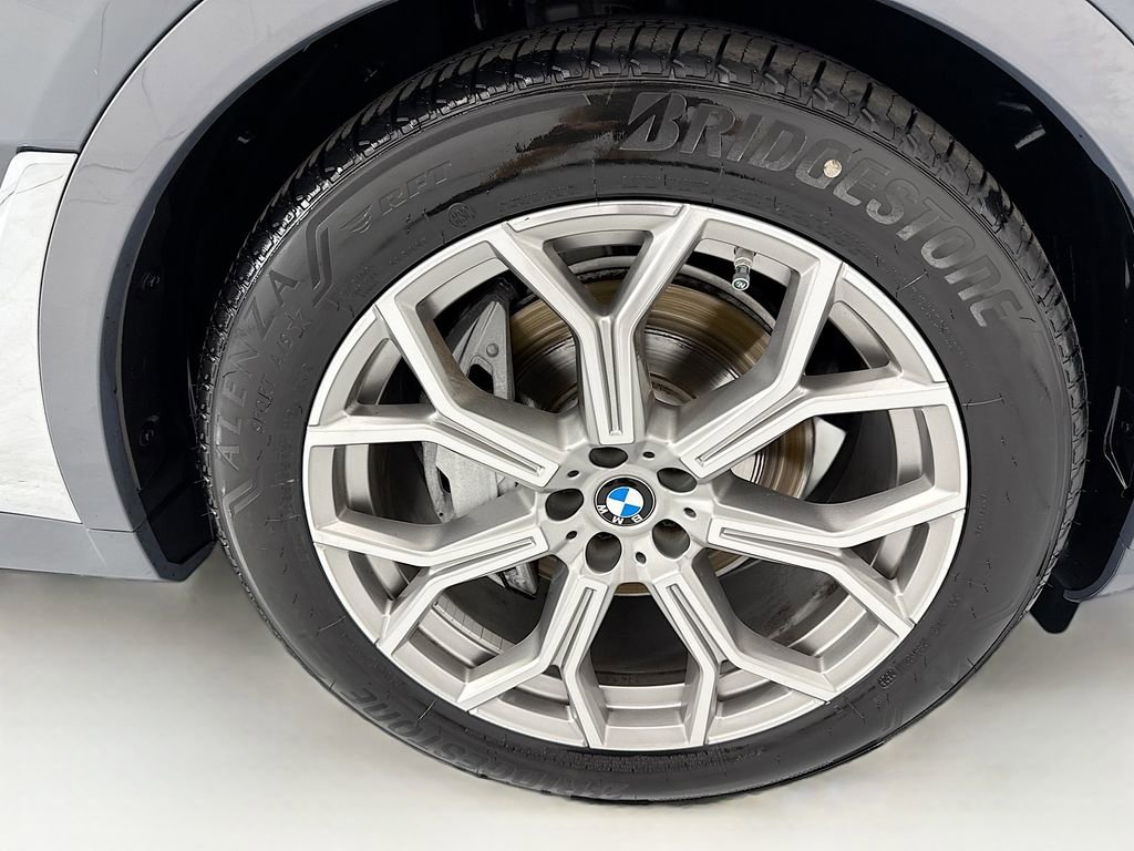 Certified 2025 BMW X7 xDrive40i w/ Parking Assistance Package image 32