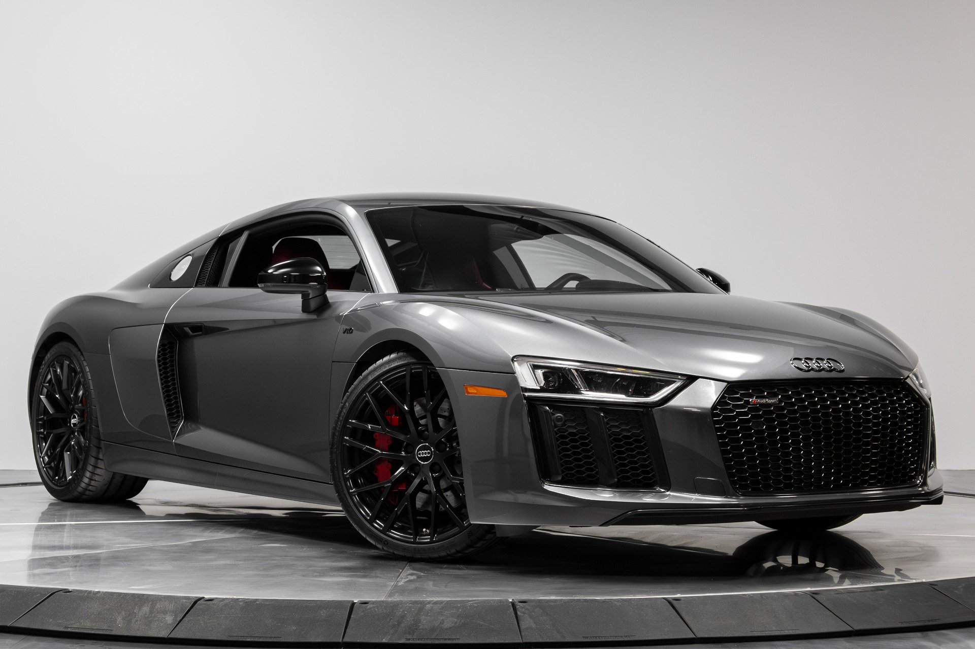 Used 2018 Audi R8 V10 w/ Premium Package image 36